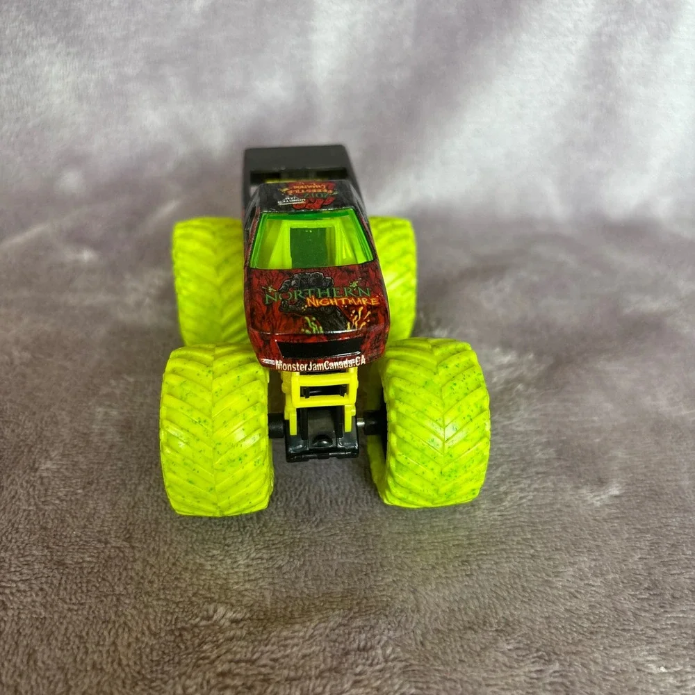 Monster Jam Northern Nightmare 2012 Freestyle Champion Truck Neon Green Tires